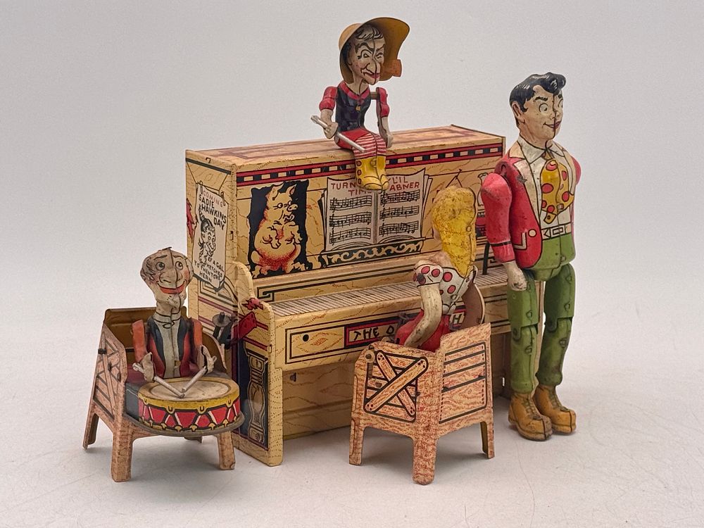 Lot 450: Unique Art Lil Abner Dogpatch Band Tin Wind-Up Toy