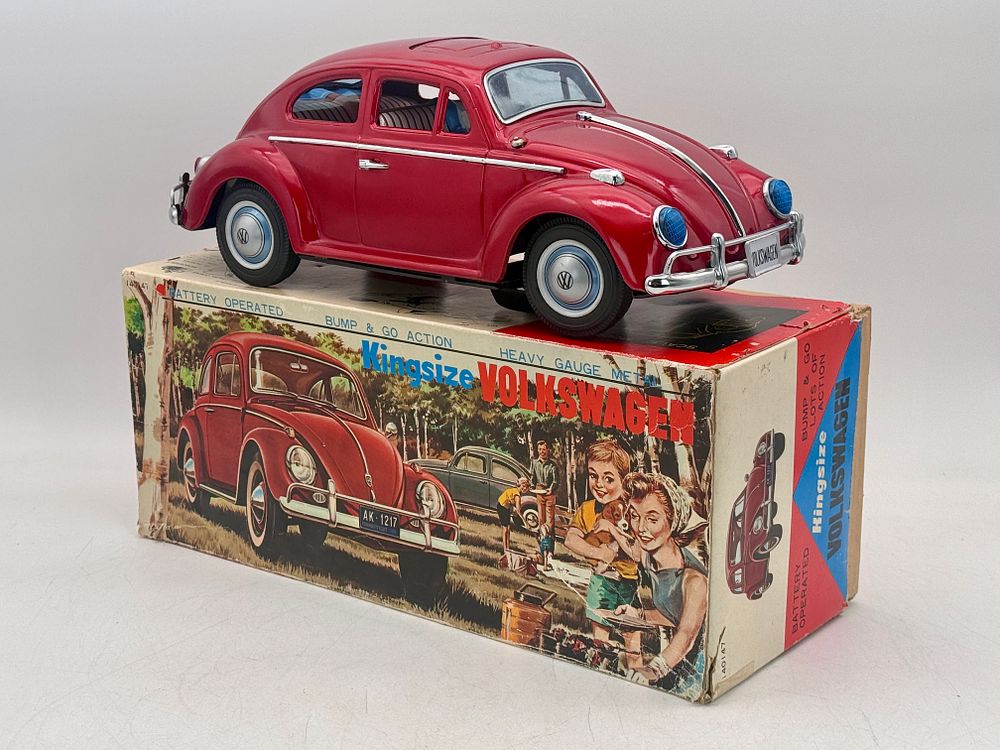 Lot 453: Bandai Kingsize Volkswagen Beetle Battery Operated Tin Toy Car