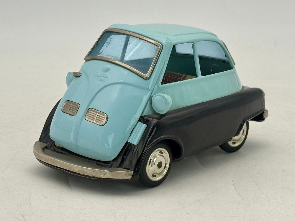 Lot 455: Bandai BMW Isetta B-588 Light Blue Tin Friction Toy Car