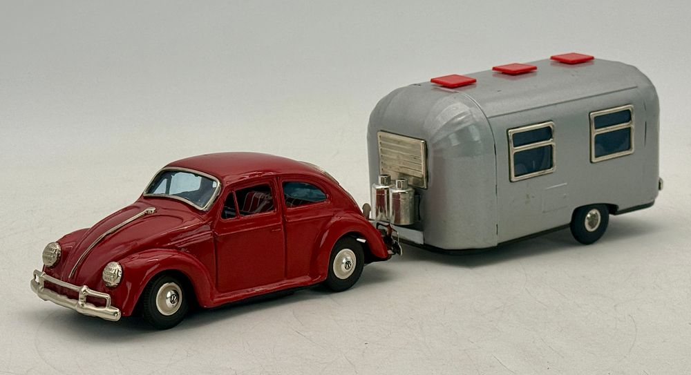 Lot 457: Bandai-Sears 5829 Tin Volkswagen Camper Trailer Set with Boxes
