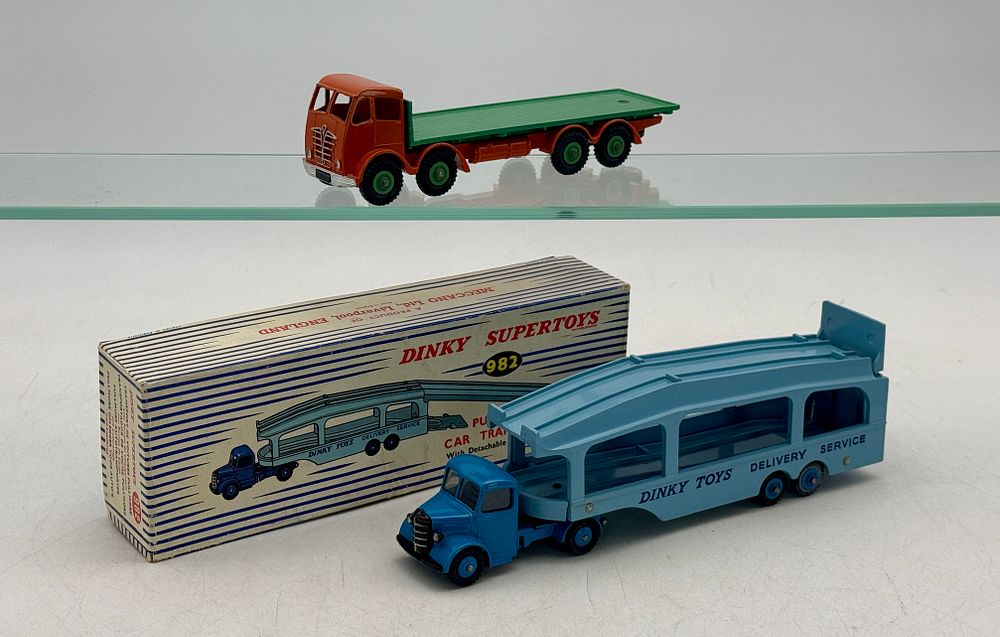 Lot 471: Dinky Supertoys 982 Pullmore Car Transporter and Flatbed Truck