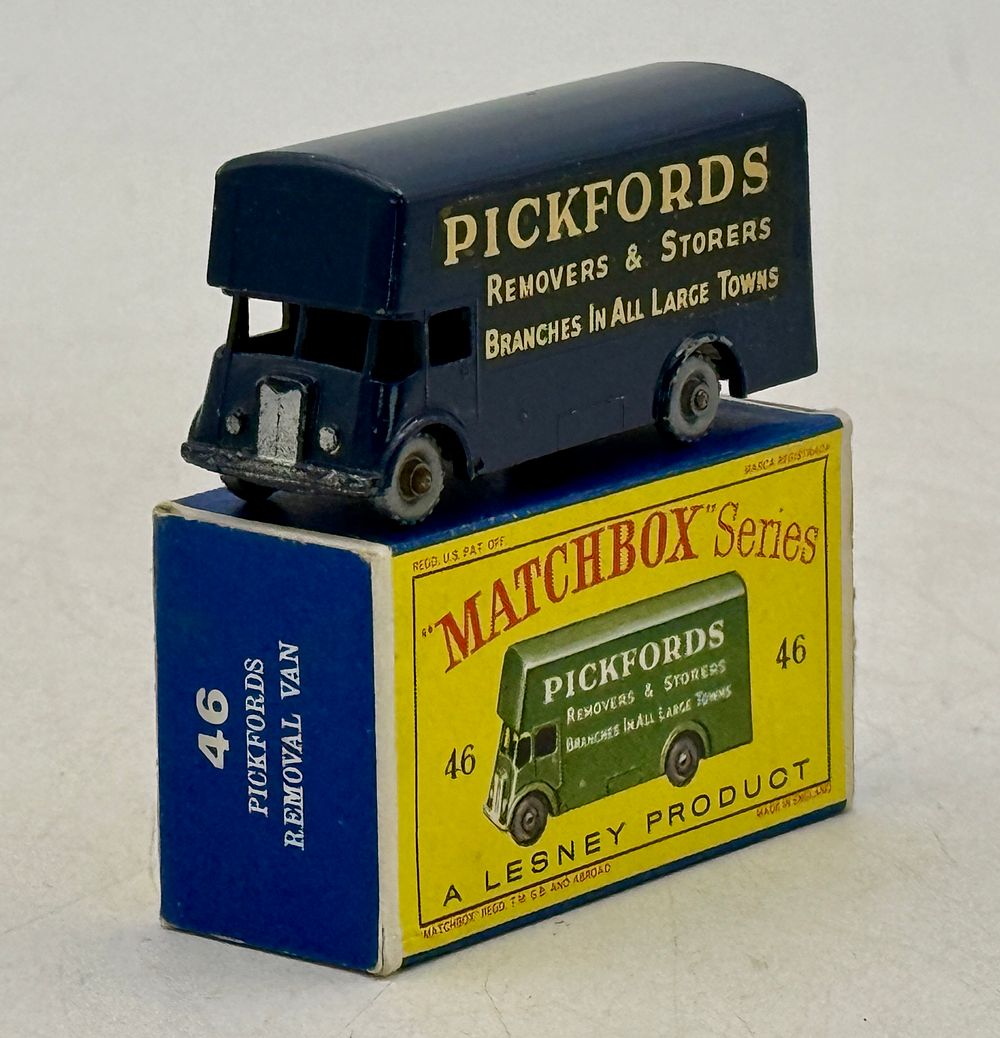 Lot 480: Matchbox 46B2 Pickfords Removal Van