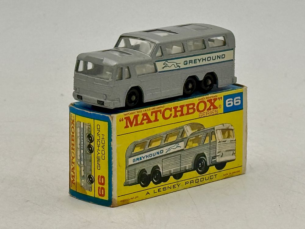 Lot 483: Matchbox 66C1 Greyhound Coach Bus with Box