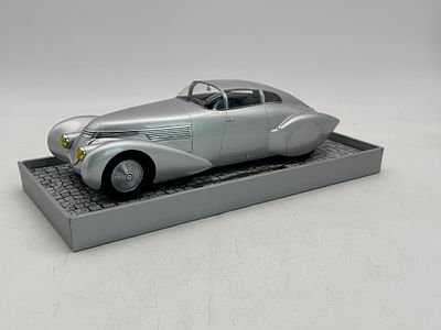 Minichamps 1938 Dubonnet Hispano-Suiza H6C Xenia Die-Cast Model Car. A silver Minichamps 