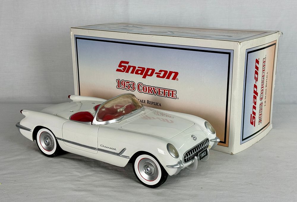 Lot 272: Snap-on 1:8 Scale 1953 Chevrolet Corvette Replica