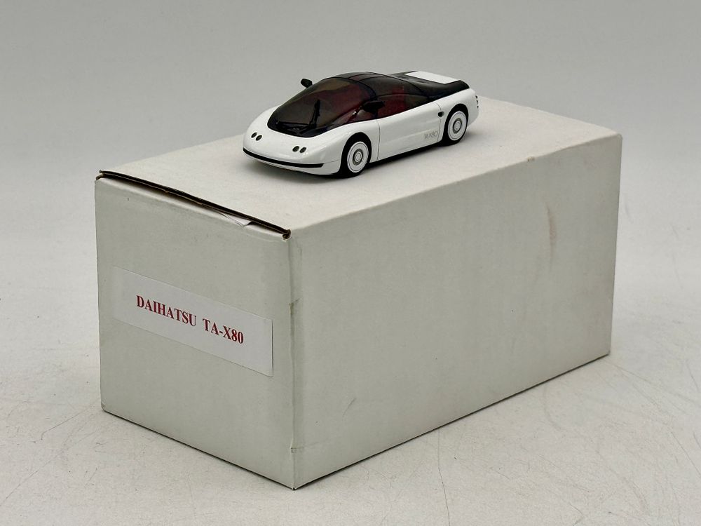 Lot 285: Daihatsu TA-X80 Auto
