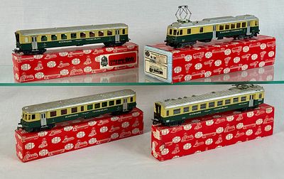 HAG HO Scale Four-Piece Bodensee-Toggenburg Railway Passenger Consist. A four-piece HO scale 