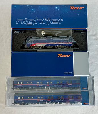 Roco HO Scale OBB Nightjet Set Including Class 1216 Locomotive and Two T2S Sleeping Cars. A 