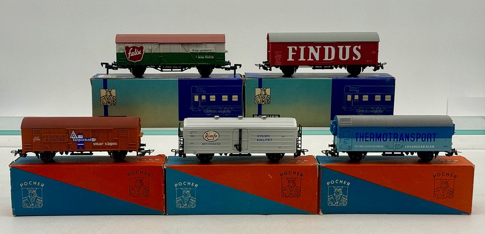Lot 159: 5 Pocher HO Scale Swedish Freight Wagons with Boxes
