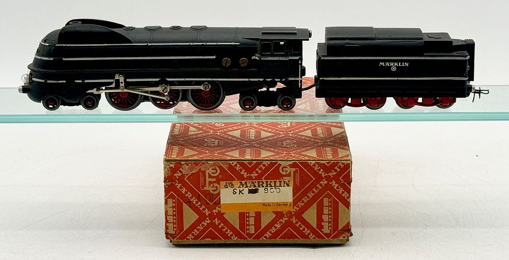 Lot 175: Märklin SK 800 Streamlined Steam Locomotive with Tender and Original Box