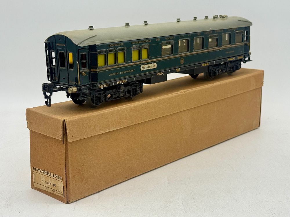 Lot 203: Märklin O Gauge CIWL Dining Car 1942 with Original Box