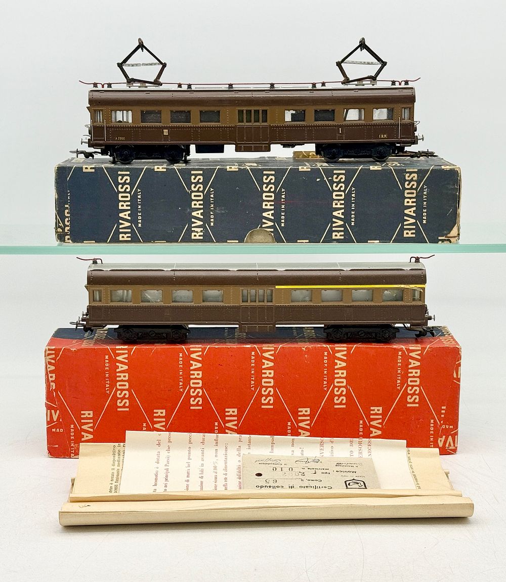 Lot 253: A Pair of Rivarossi HO Scale FNM Electric Railcars with Original Boxes
