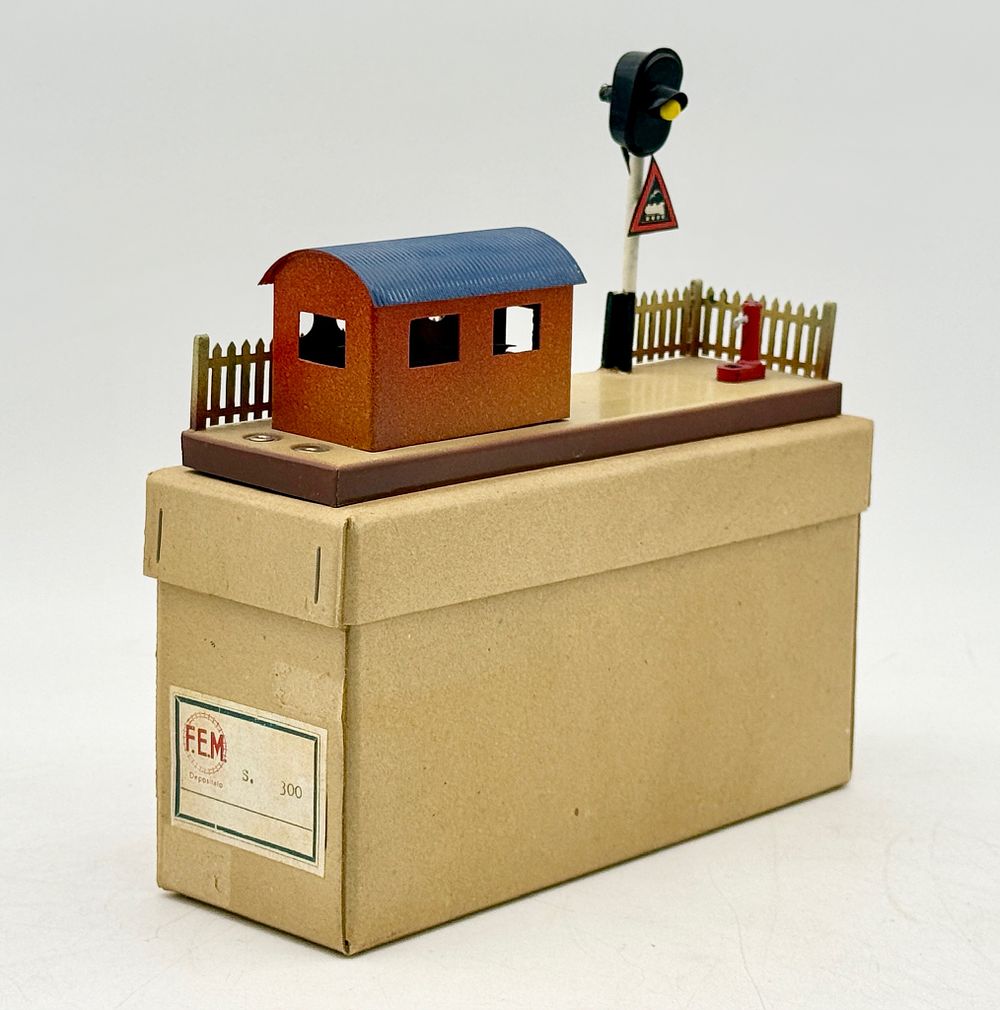 Lot 265: F.E.M. Model S. 300 Railway Signal Platform Accessory with Original Box