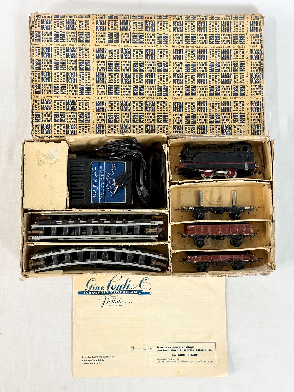 Lot 291: A Giuseppe Conti and C. Treni Conti OO Gauge Electric Toy Train Set in Original Box 1952