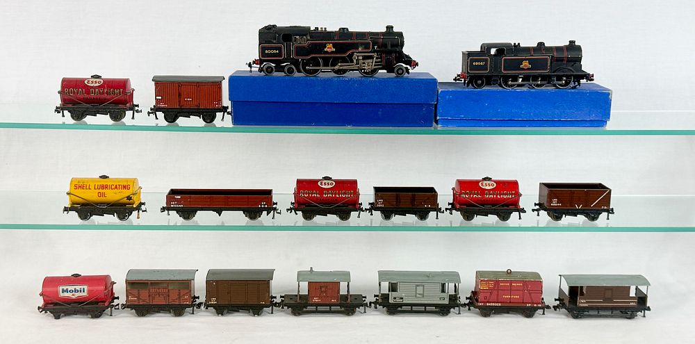 Lot 309: A Collection of Vintage OO Gauge Locomotives and Rolling Stock Attributed to Tri-ang Hornby