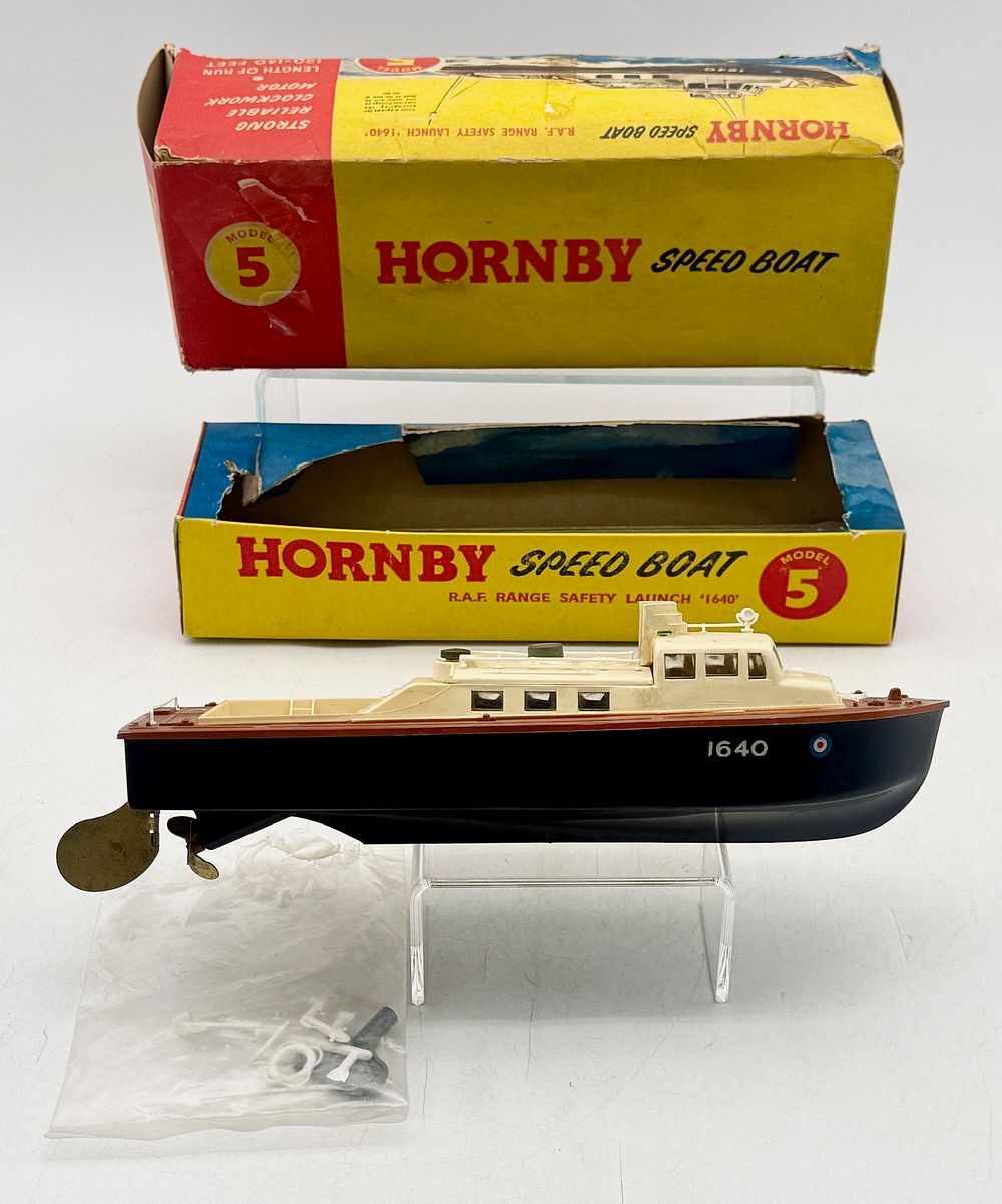 Lot 330: Hornby Clockwork Model 5 Speed Boat R.A.F. Range Safety Launch 1640 Boxed