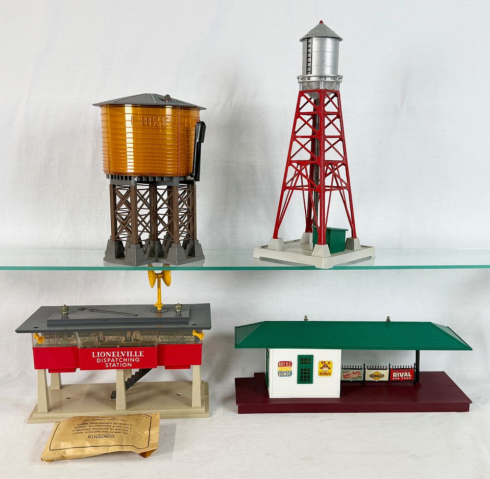Lot 374: A Collection of Vintage Lionel O-Gauge Postwar Model Train Accessories with Original Boxes