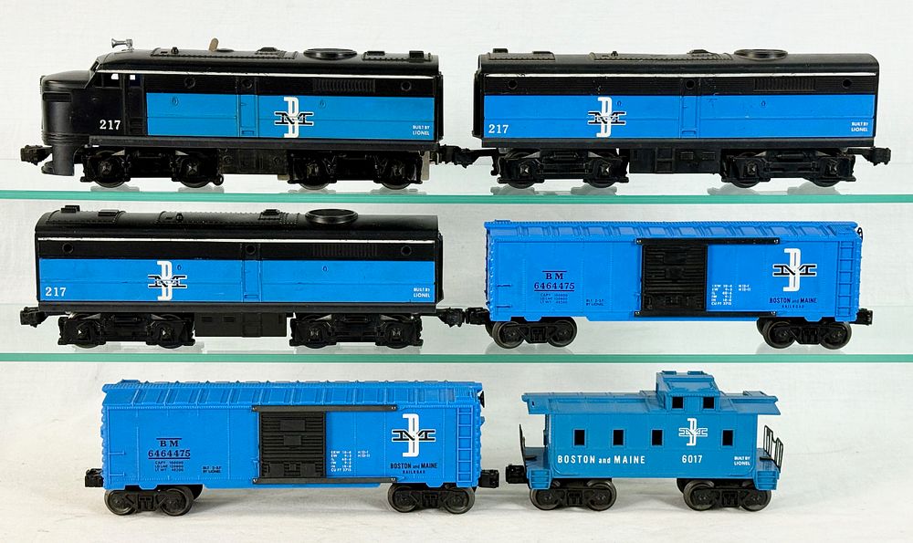 Lot 389: A Six-Piece Lionel Postwar O-Gauge Boston and Maine Alco Diesel Train Set