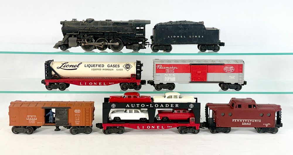 Lot 412: A Collection of Vintage Lionel Postwar O-Gauge Model Train Components