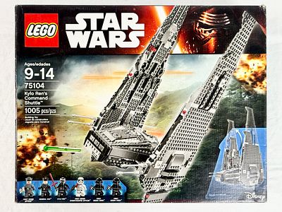LEGO Star Wars Set 75104 Kylo Ren's Command Shuttle. This LEGO Star Wars construction set, model 