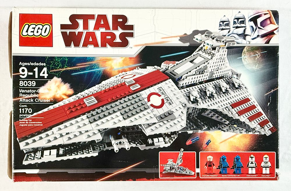 Lot 244: LEGO Star Wars Set 8039 Venator-Class Republic Attack Cruiser