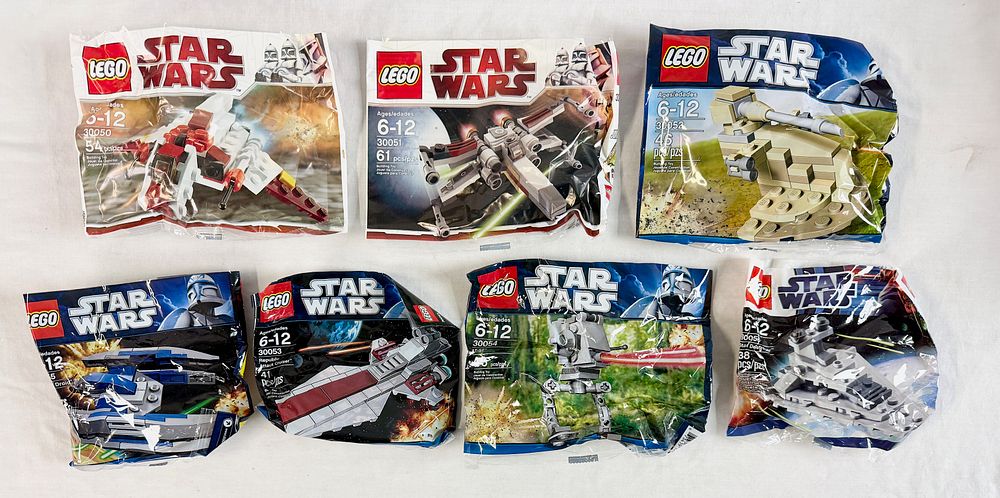 Lot 295: Seven LEGO Star Wars Series Micro-Scale Polybag Building Sets