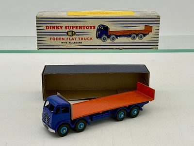 Dinky Supertoys 903 Foden Flat Truck with Tailboard and Box. This Dinky Supertoys model 903 