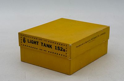 6 Dinky Toys 152a Light Tanks in Original Trade Box. Six Dinky Toys 152a light tanks 