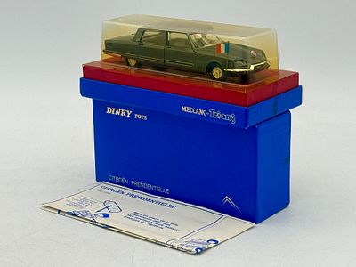 Dinky Toys Citroen Presidentielle No. 1435 Diecast Model Car. A 1/43 scale Dinky Toys diecast 