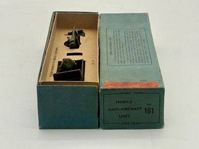 Dinky Toys 161 Mobile Anti-Aircraft Unit in Original Box. This Dinky Toys No. 161 set consists 