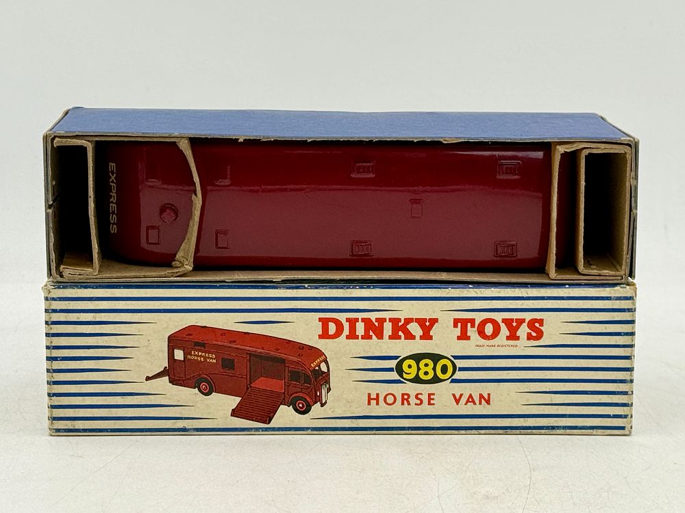 Lot 263: Dinky Toys 980 Express Horse Van in Original Box