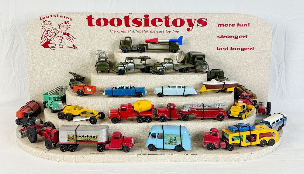 Lot 1: Tootsietoy 3990 Step-Up Counter Display with Die-Cast Vehicles