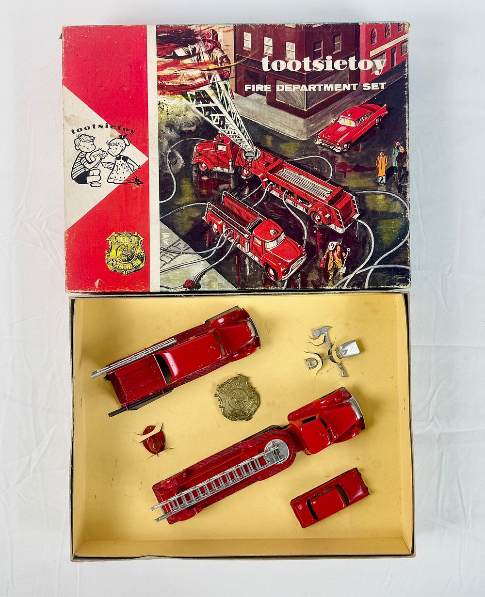 Lot 2: Tootsietoy No. 4230 Die-Cast Fire Department Set in Box