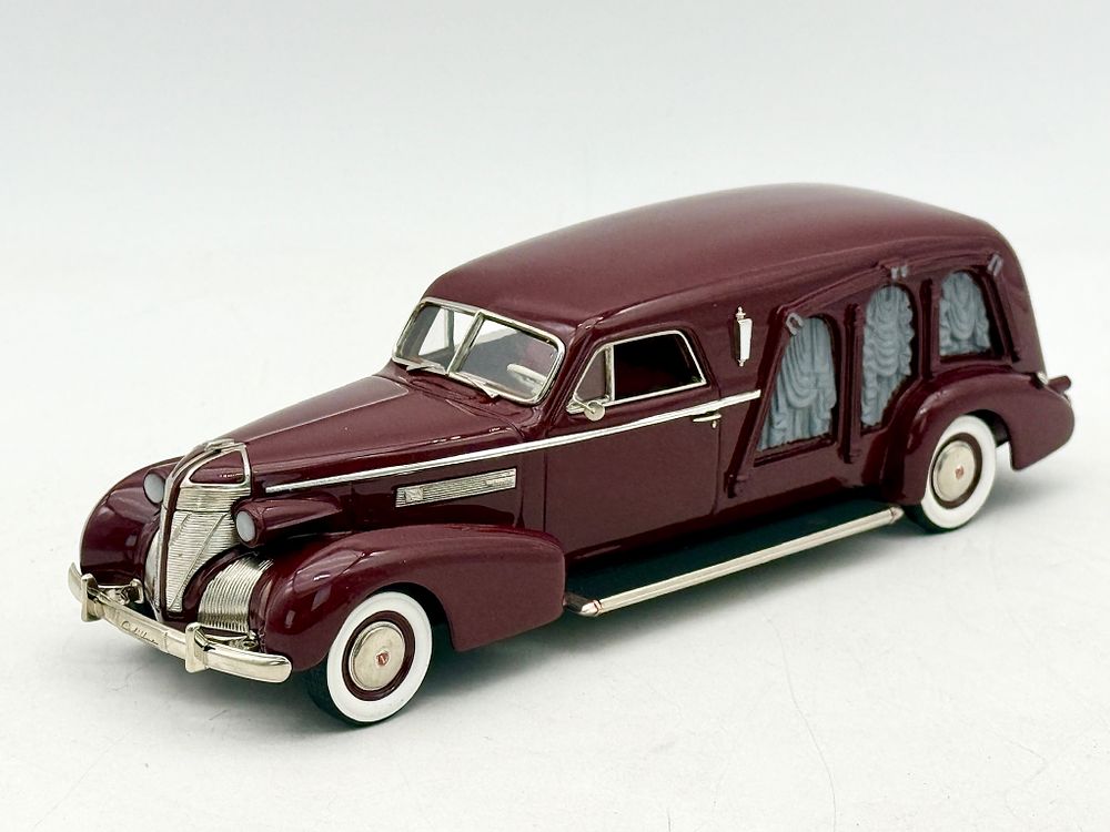 Lot 72: Motor City MC-109 1939 Cadillac Series 75 Carved-Side Hearse Model