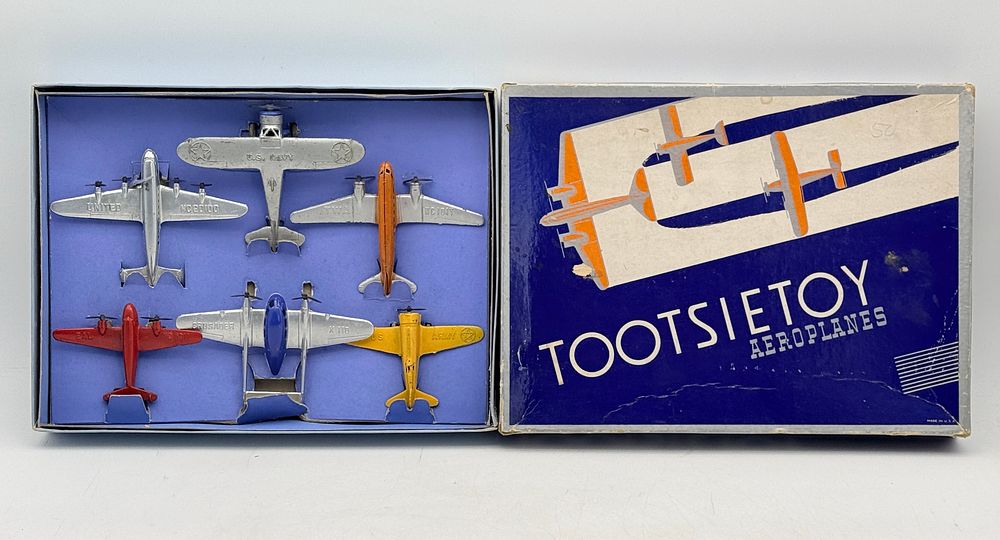 Lot 362: Vintage Tootsietoy Aeroplanes Boxed Set No. 5150