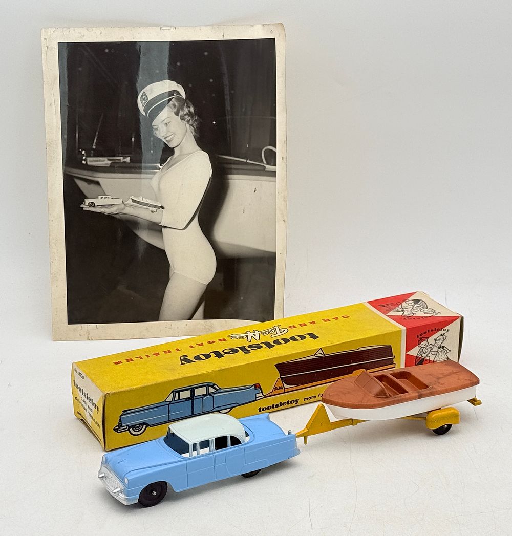 Lot 366: Tootsietoy No. 3930 Packard and Chris-Craft Boat Set with Box