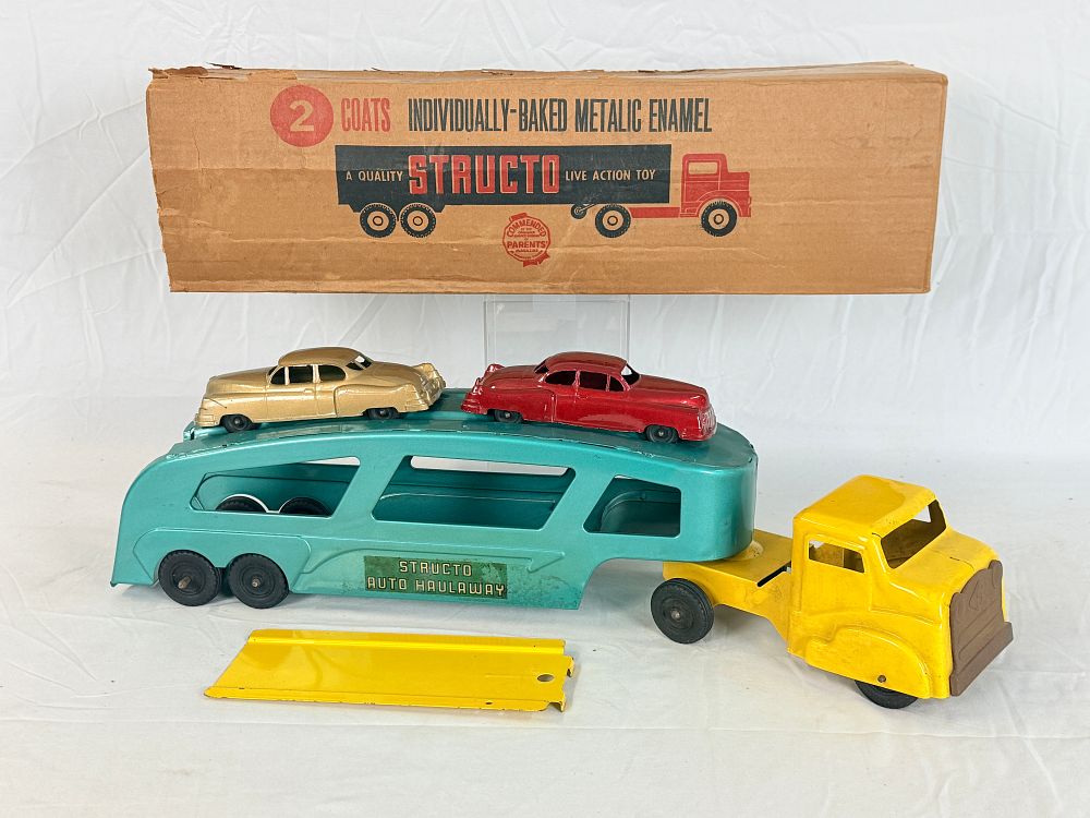 Lot 430: Structo 175 Auto Haulaway Pressed Steel Truck and Trailer Set