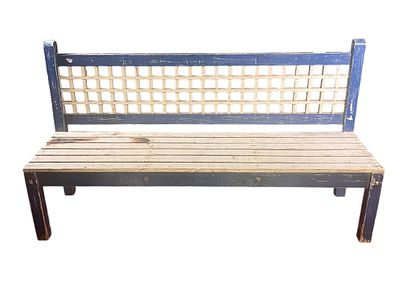 BLUE AND WHITE PAINTED BENCH. SEAT HEIGHT = 17.6 IN. Height: 40 in. by Width: 71 in. by Depth: 