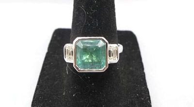 PLATINUM 3.53CT EMERALD & 0.61CT DIAMOND RING. PLATINUM 3.53CT EMERALD &amp; 0.61CT DIAMOND 