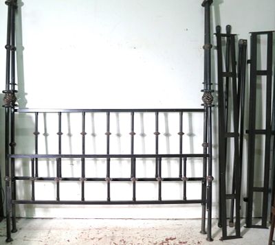 KING SIZE FOUR POSTER IRON BED WITH HEADBOARD FOOT BOARD AND RAILS