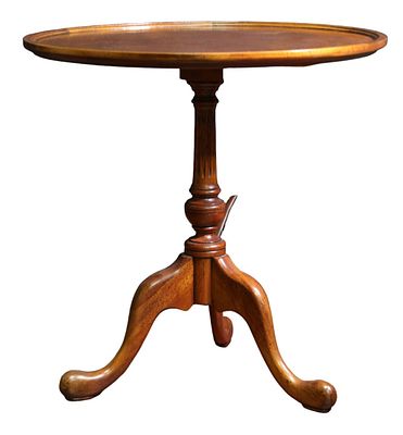 VINTAGE WALNUT TOP TRIPOD TABLE.