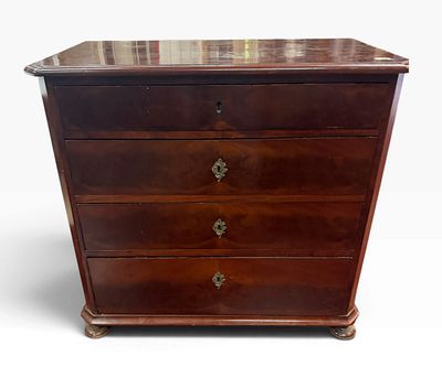 19th CENTURY BIEDERMEIER STYLE CHEST WITH FOUR DRAWERS.