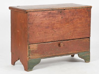 New England Queen Anne Paint Decorated Blanket Chest, First Half 18th Century. A New England 