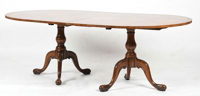 Georgian Style Walnut Double-Pedestal Extension Dining Table, 20th Century. A Georgian Style 