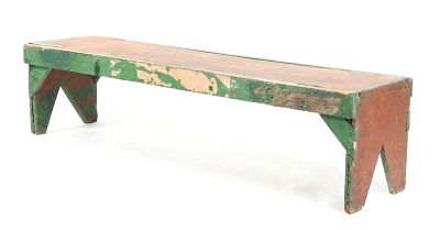 American Country Painted Dovetailed Bucket Bench, Late 19th Century. An American Country Painted 