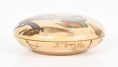 A Japanese Meiji-Period Satsuma Circular Box, Late 19th/Early 20th Century 
Depicting two 