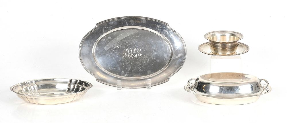 Four American Sterling Silver Serving Pieces, Various Makers, 20th Century 
Comprising: a 