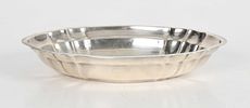 Four American Sterling Silver Serving Pieces, Various Makers, 20th Century 
Comprising: a Image - 2