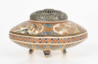 Yuzan, Satsuma and Metal Koro 
Meiji period, the four lobed form standing on four feet, 