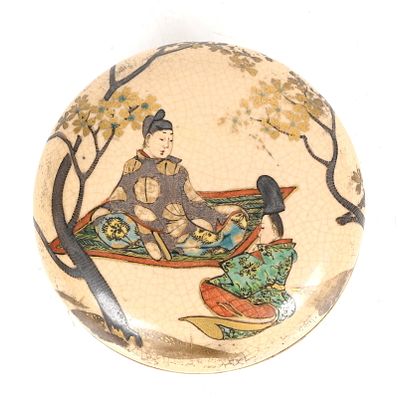 A Japanese Meiji-Period Satsuma Circular Box, Late 19th/Early 20th Century 
Depicting two 